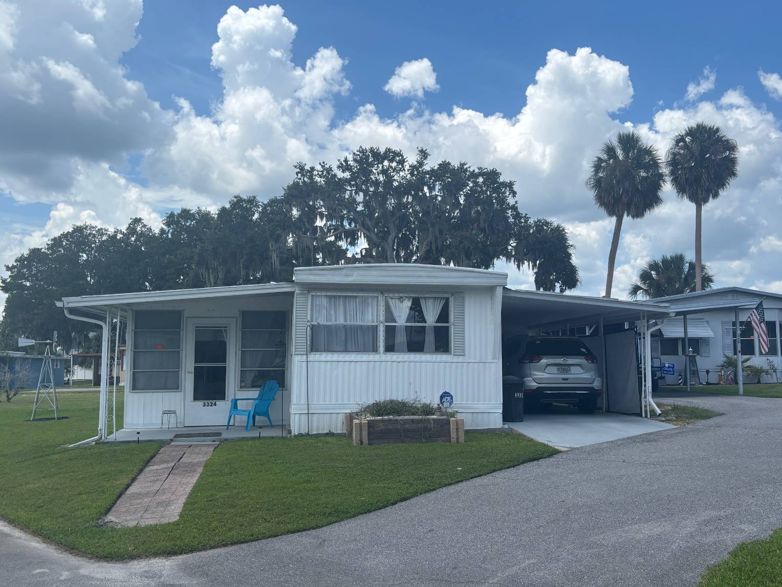 LEESBURG, FL