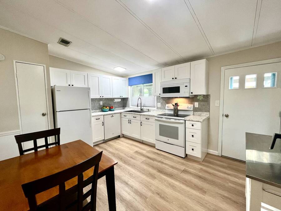 For Sale 120 W. Pine Drive, Lady Lake, FL 32159 Single Wide