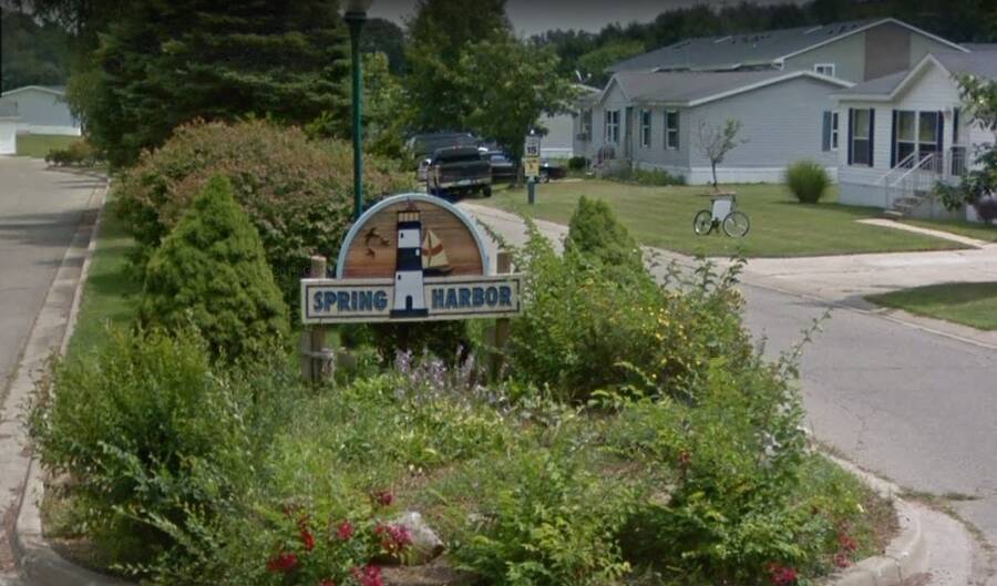 Spring Harbor | 271 Green Street, Springport, MI 49284 | MHBO.com