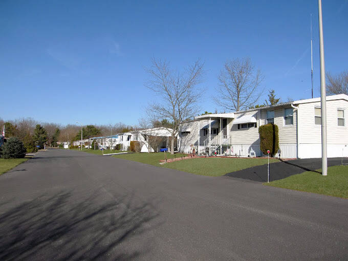 Pinewood Estates MHC 200 Cedar Ln, Barnegat, NJ 08005