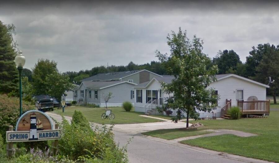 Spring Harbor | 271 Green Street, Springport, MI 49284 | MHBO.com