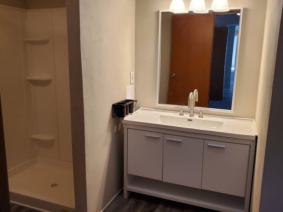 For Sale 38590 Abilene Dr, Lot 077, Romulus, MI 48174 Single Wide