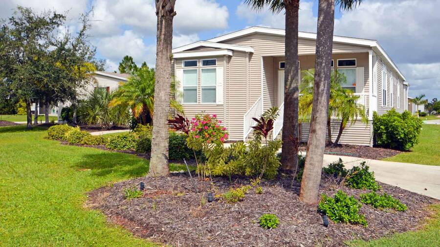 Vizcaya Lakes 8 Homes Available 3939 Hollis Ave., Port Charlotte, FL 33953