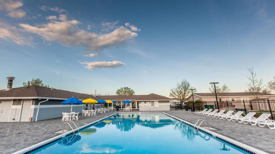 The Grove at Alta Ridge 5 Homes Available 1201 W. Thornton Parkway