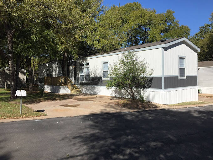 Royal Palms Manufactured Home & Rv Community 7901 E. Ben White Blvd