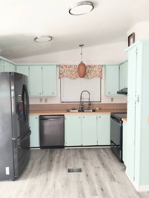 For Sale 12100 Seminole Blvd., Lot 385, Largo, FL 33778 Single Wide