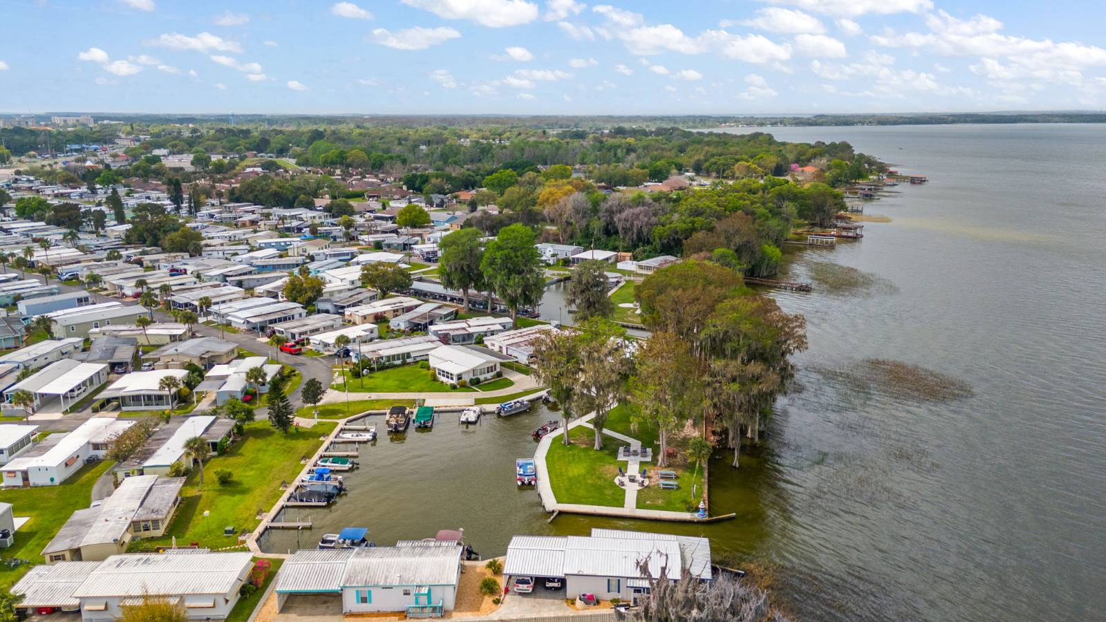 Tavares, FL